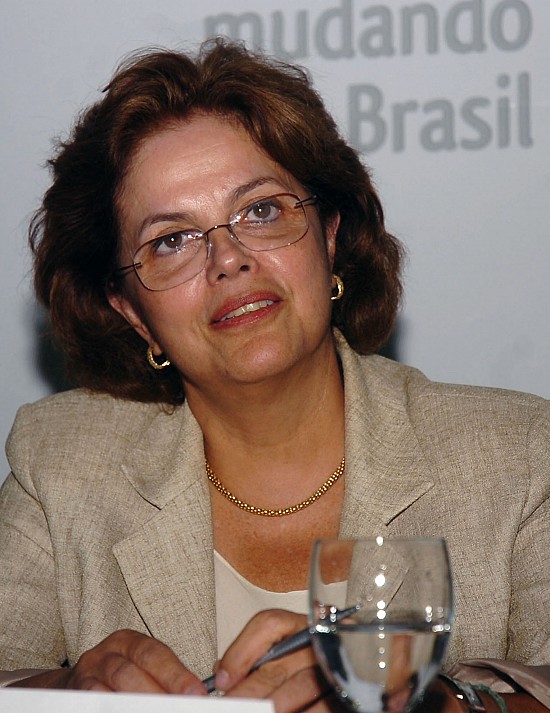 Serra e Dilma continuam empatados na corrida presidencial, aponta Datafolha